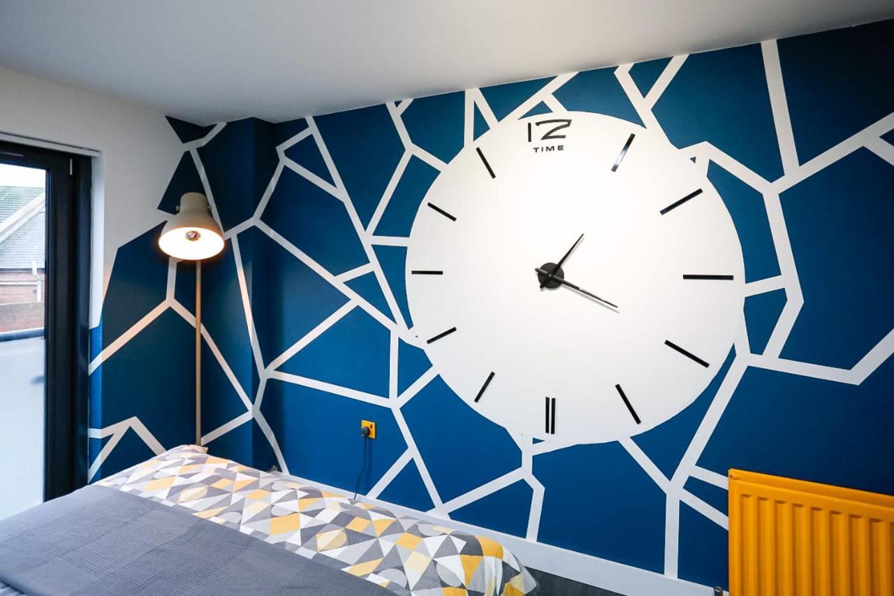 Funky City Apartment - Secure Parking - Wifi - Sleeps 6 - No Parties Belfast Eksteriør bilde