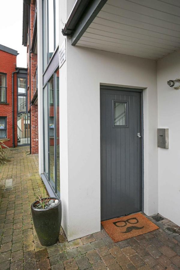 Funky City Apartment - Secure Parking - Wifi - Sleeps 6 - No Parties Belfast Eksteriør bilde