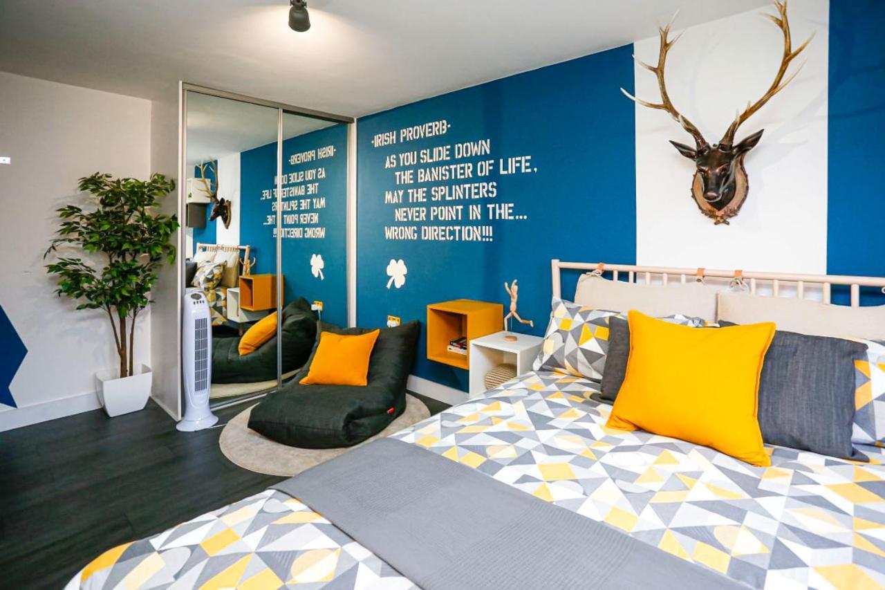 Funky City Apartment - Secure Parking - Wifi - Sleeps 6 - No Parties Belfast Eksteriør bilde