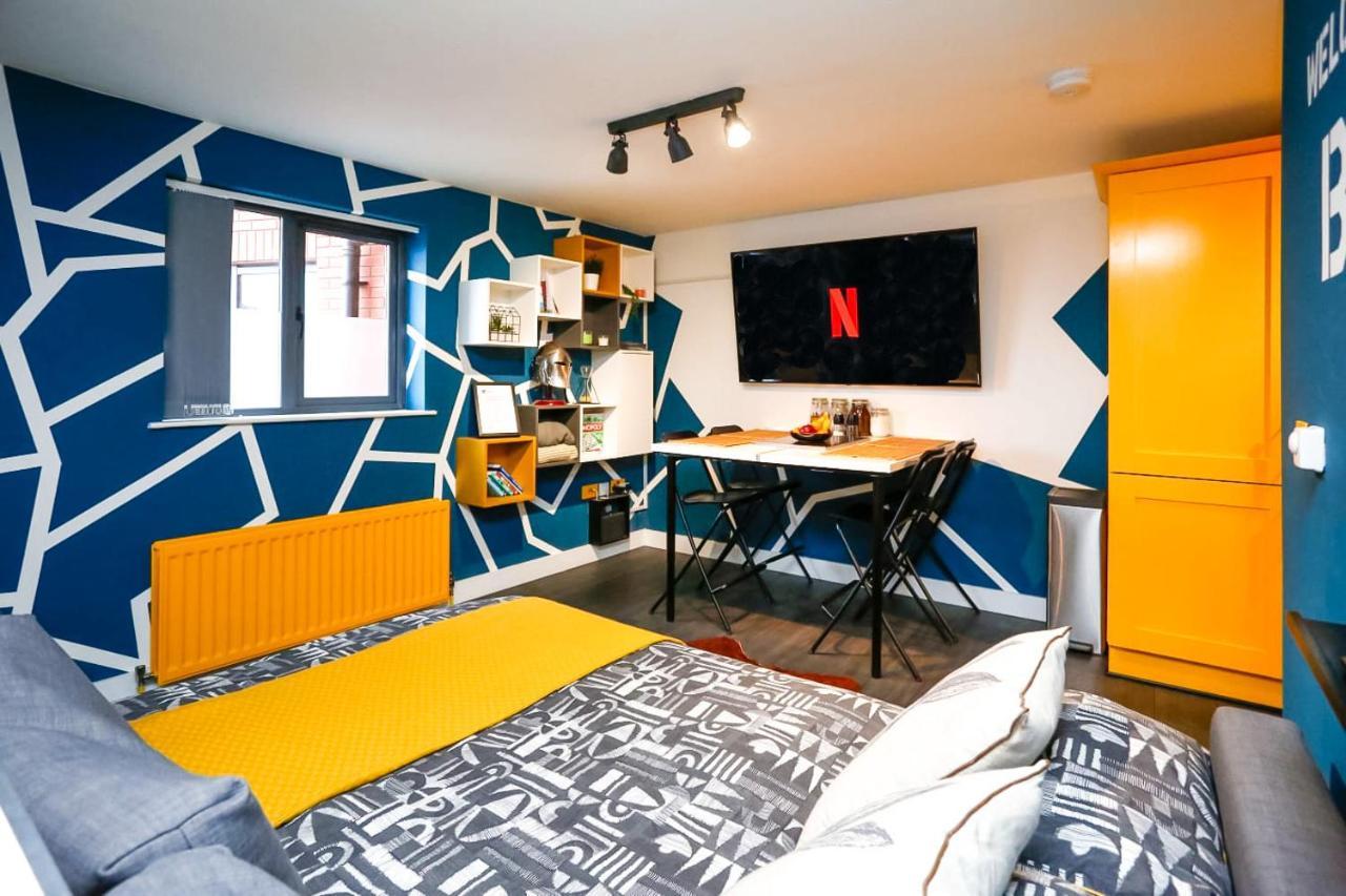Funky City Apartment - Secure Parking - Wifi - Sleeps 6 - No Parties Belfast Eksteriør bilde