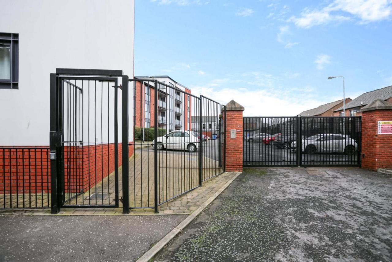 Funky City Apartment - Secure Parking - Wifi - Sleeps 6 - No Parties Belfast Eksteriør bilde