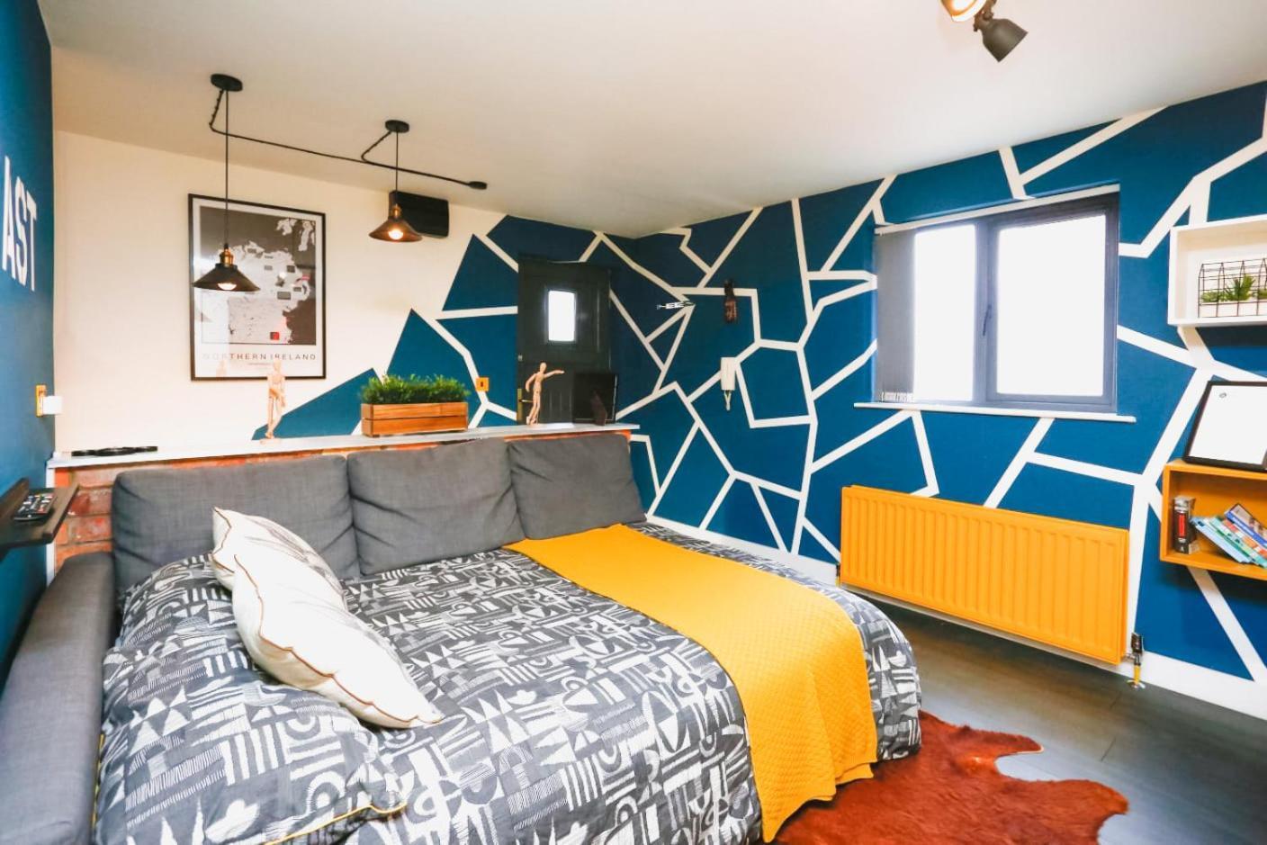Funky City Apartment - Secure Parking - Wifi - Sleeps 6 - No Parties Belfast Eksteriør bilde
