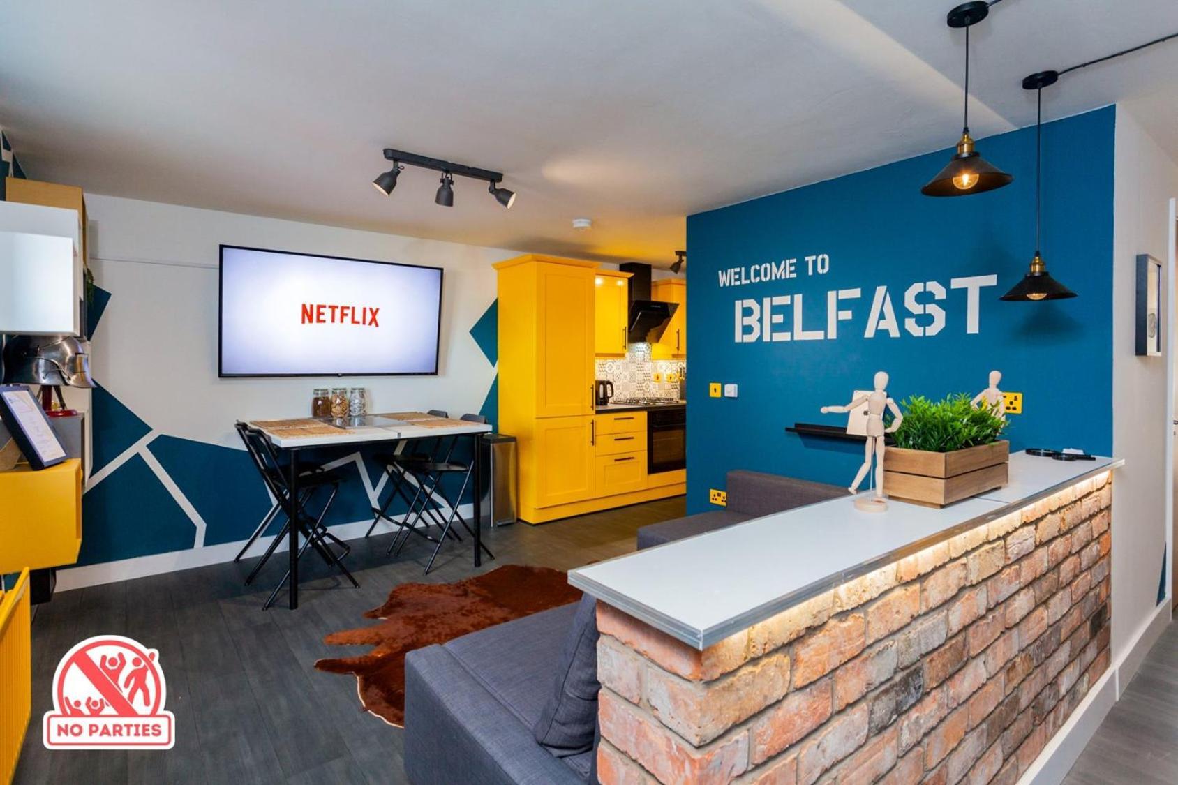 Funky City Apartment - Secure Parking - Wifi - Sleeps 6 - No Parties Belfast Eksteriør bilde
