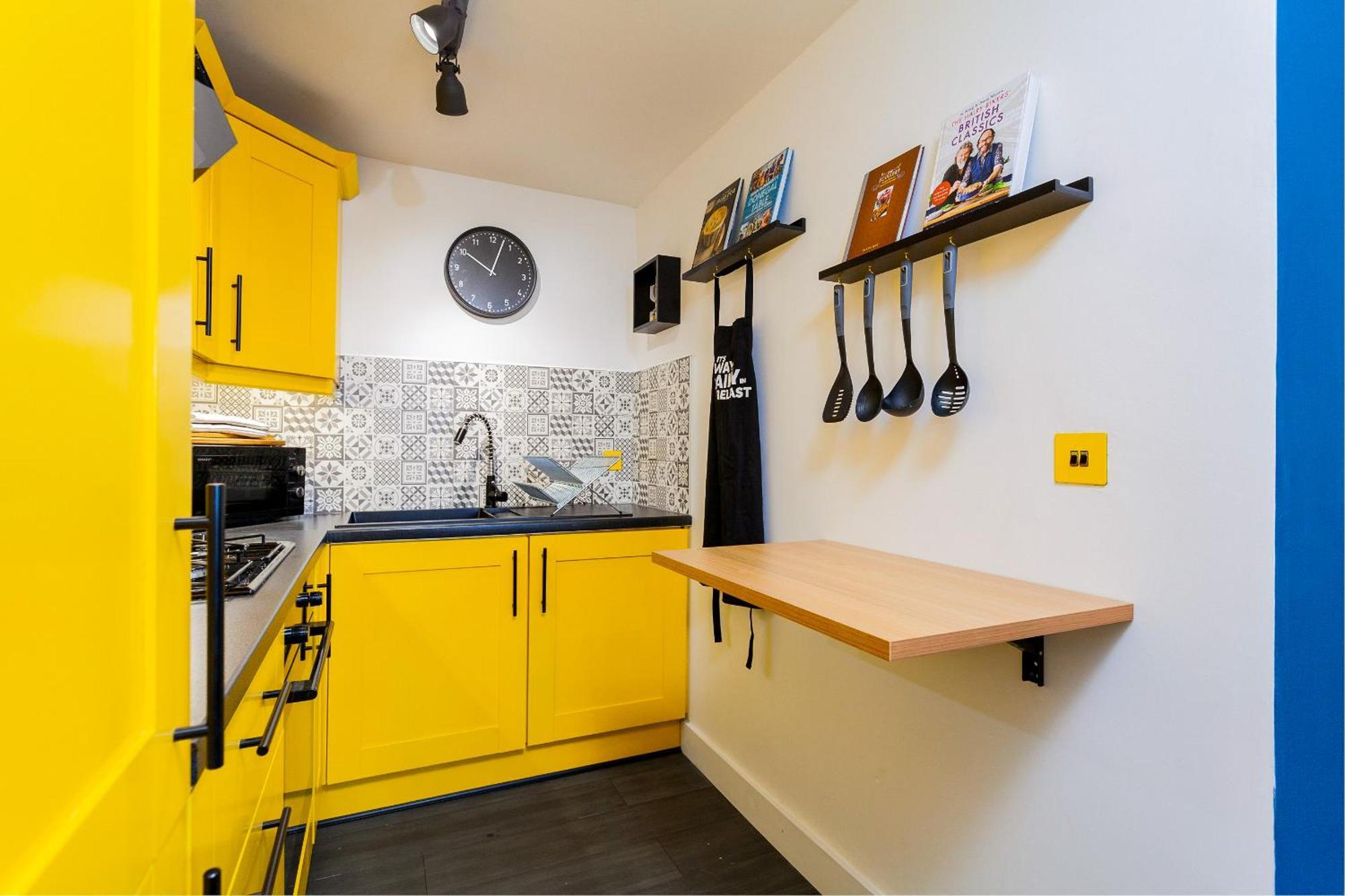 Funky City Apartment - Secure Parking - Wifi - Sleeps 6 - No Parties Belfast Eksteriør bilde