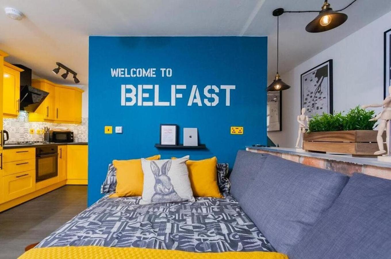 Funky City Apartment - Secure Parking - Wifi - Sleeps 6 - No Parties Belfast Eksteriør bilde