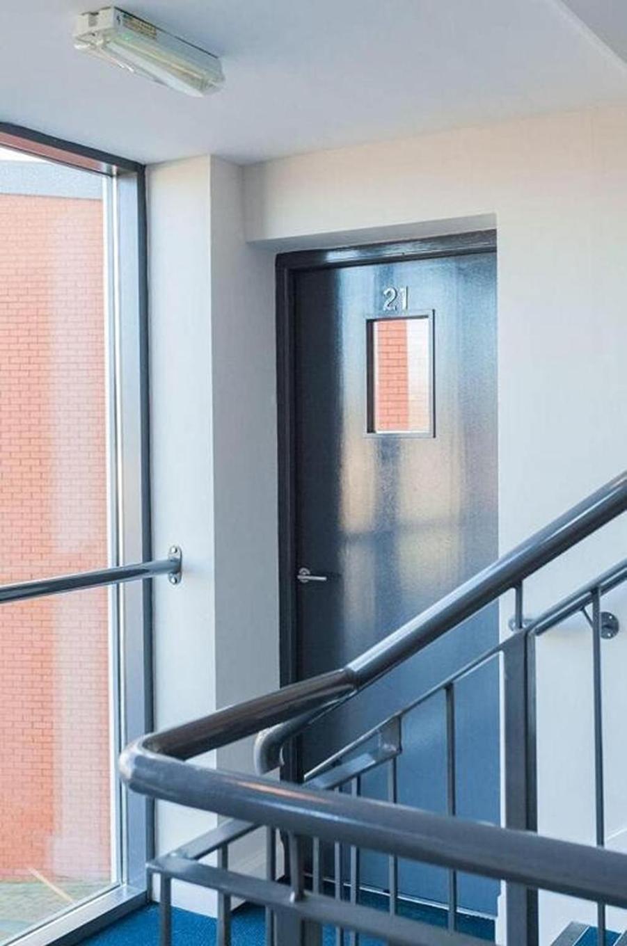 Funky City Apartment - Secure Parking - Wifi - Sleeps 6 - No Parties Belfast Eksteriør bilde