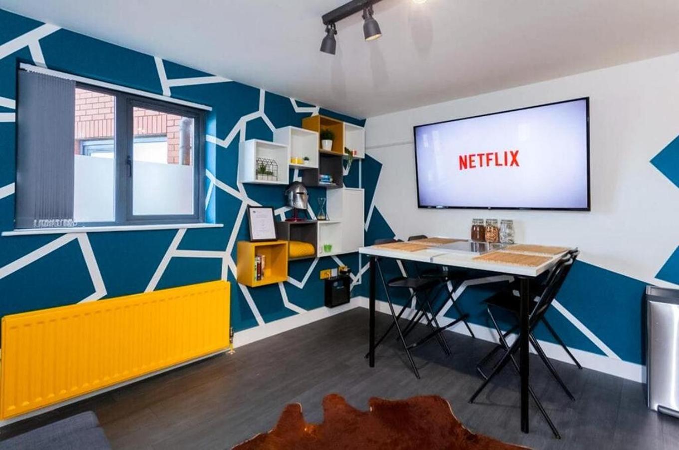 Funky City Apartment - Secure Parking - Wifi - Sleeps 6 - No Parties Belfast Eksteriør bilde