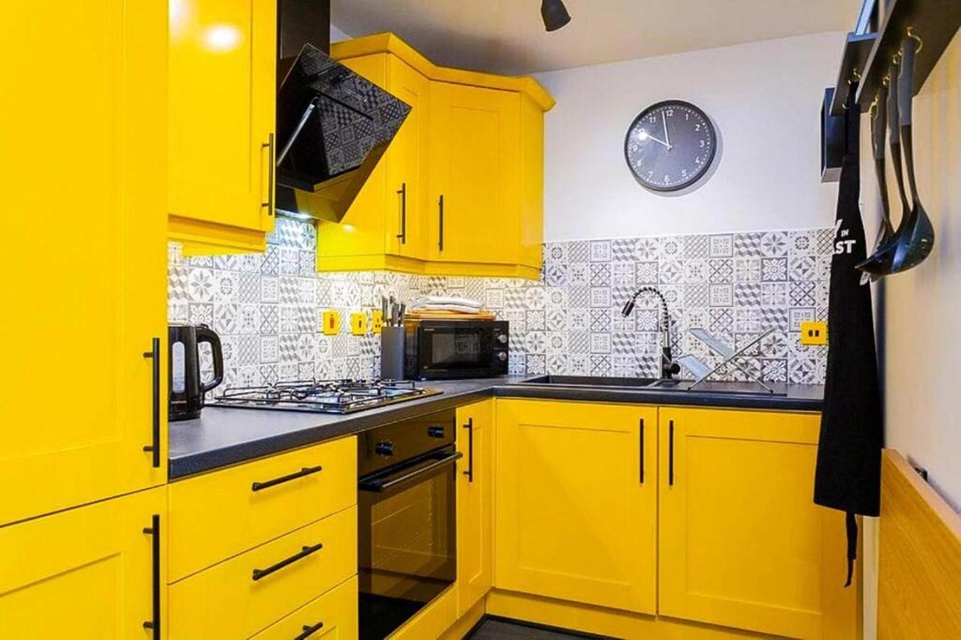 Funky City Apartment - Secure Parking - Wifi - Sleeps 6 - No Parties Belfast Eksteriør bilde